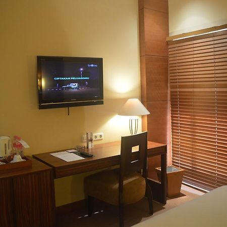 Hotel Mutiara Malioboro Yogyakarta Exterior photo
