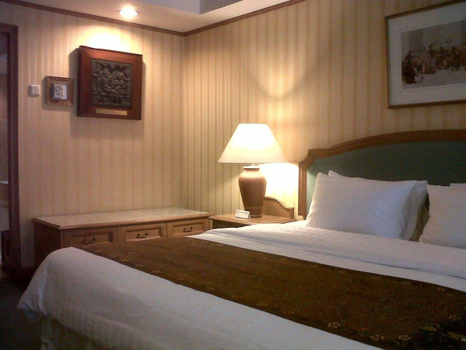 Hotel Mutiara Malioboro Yogyakarta Exterior photo
